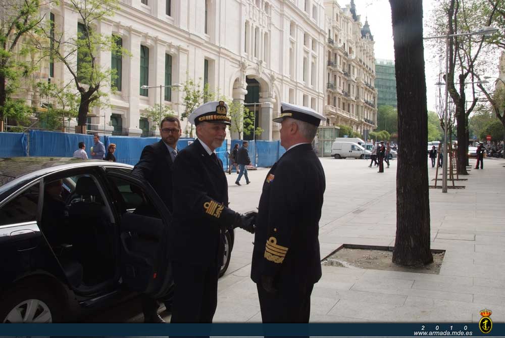 El Almirante General Jefe del Estado Mayor de la Armada recibe al Almirante Jefe del Estado Mayor de la Marina Militar Italiana